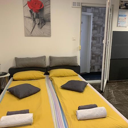 Studio Dama Blizina Amfiteatra I Bus Kolodvora ,Besplatan Privatni Parking,Self-Check- In Pula Buitenkant foto