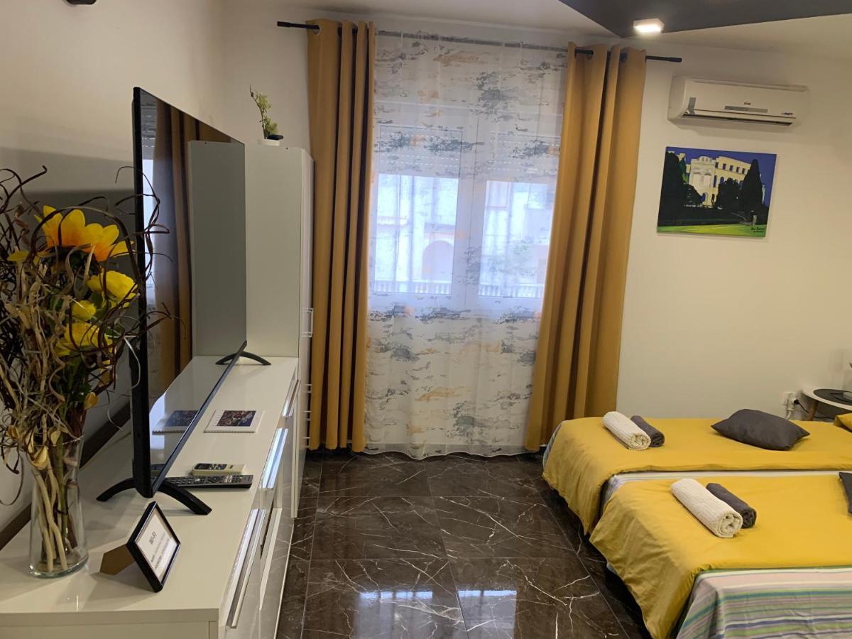 Studio Dama Blizina Amfiteatra I Bus Kolodvora ,Besplatan Privatni Parking,Self-Check- In Pula Buitenkant foto